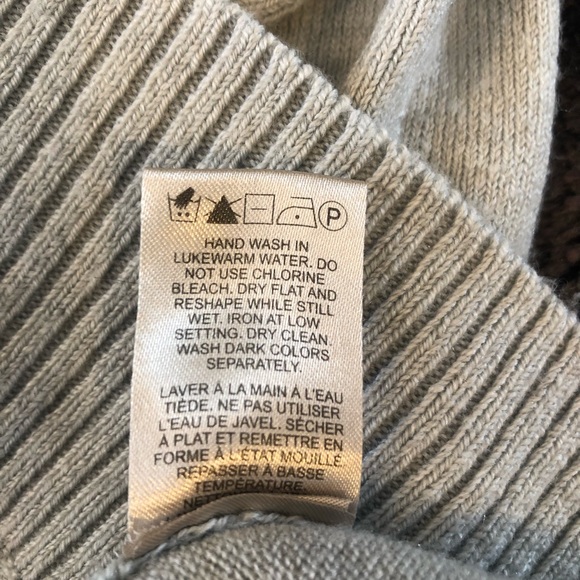 RW & CO. grey sweater - Picture 9 of 9